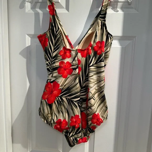 NWOT Size 12 women’s one piece floral print swimsuit. Lands end brand - Picture 2 of 6